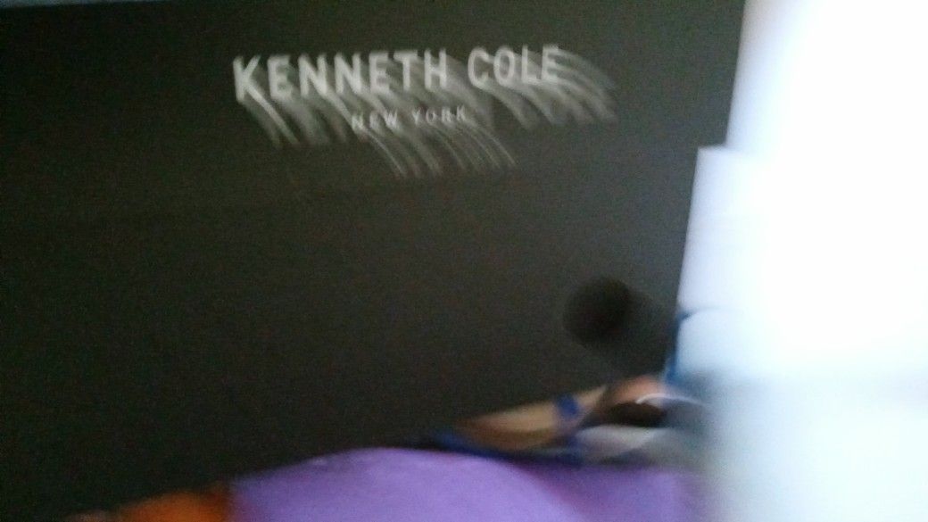 Kenneth Cole 