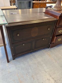 (In store) Antique radio cabinet
