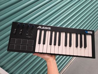Alesis V25 | 25 Key USB MIDI Keyboard Controller with Backlit Pads