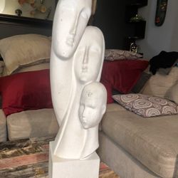 Statue family