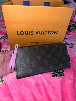 Wallet pink interior