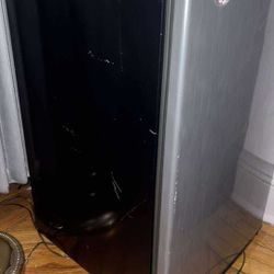 Mini fridge 