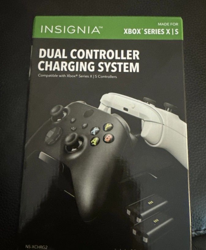 Excellent Condition DUAL CHARGING STATION FOR XBOX SERIES X