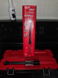 Milwaukee 3/8" 20-100 ft lbs click torque wrench brand new in case Hablo español