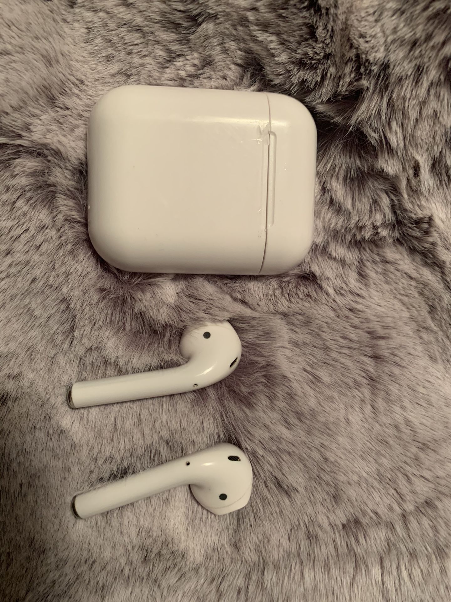 Wireless earbud headphones with charging case and original box