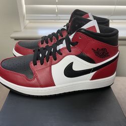 Air Jordan 1 Mid “Chicago Toe” Size 8 