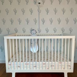 Beautiful Oeuf Sparrow Crib + Organic Crib Mattress & Protector – Gently Used