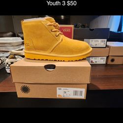 Kids ugg size 3