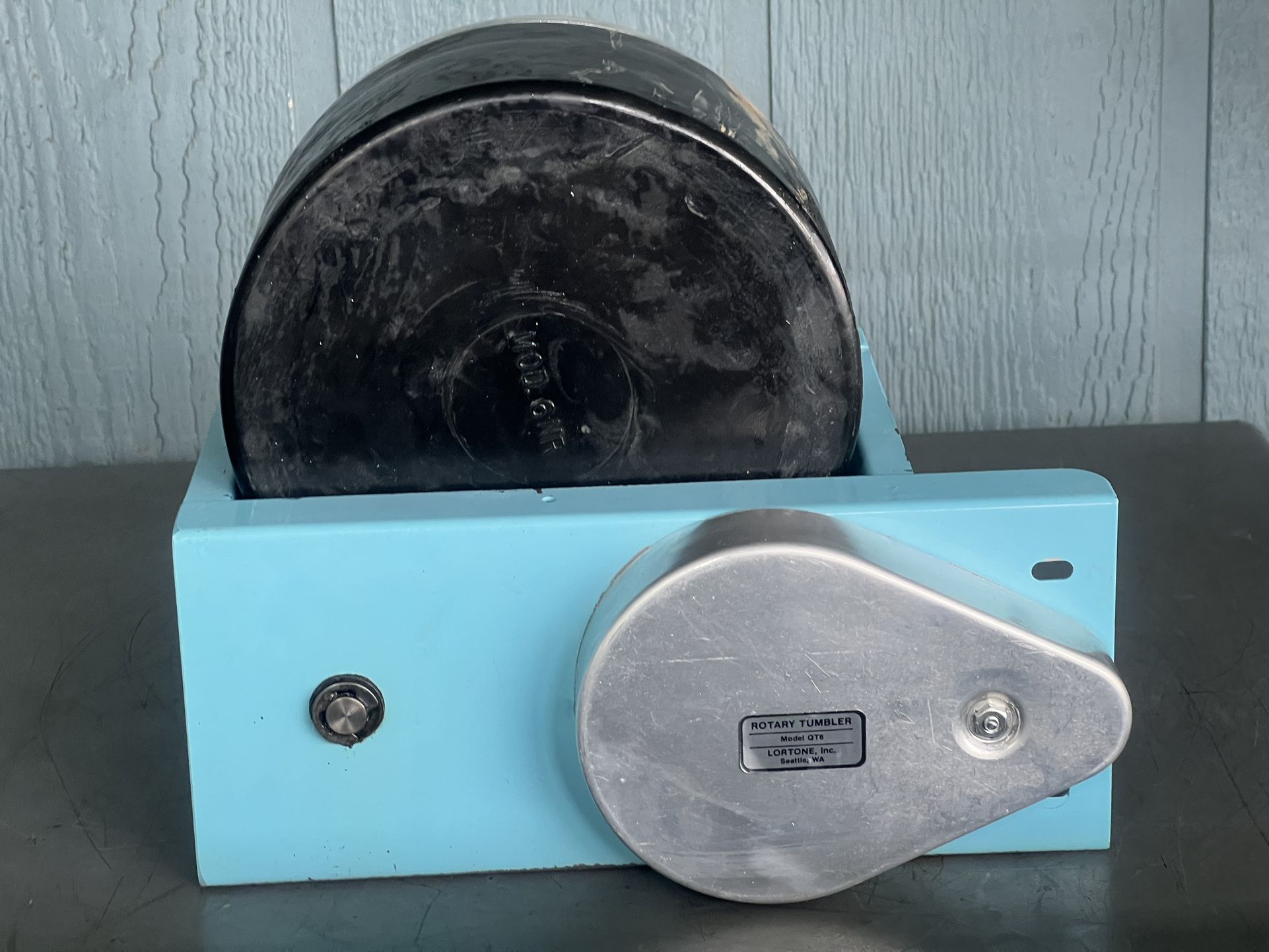 LORTONE ROTARY TUMBLER MODEL QT6 ~
