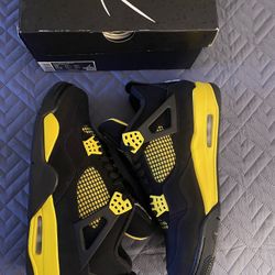Air Jordan 4 ‘Thunder’  Black & Yellow 
