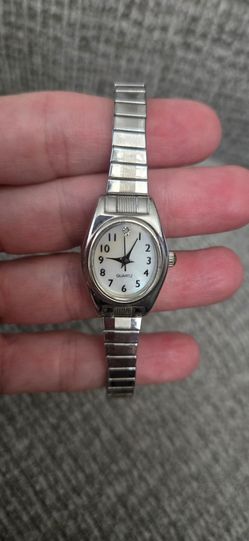 Women's Silver Quartz Watch Stretch Band
