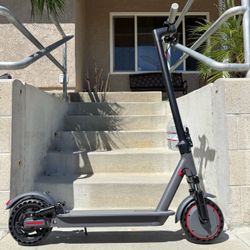 Electric scooter with shocks