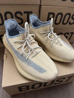 YEEZY BOOST 350V2 (SIZE 9.5)