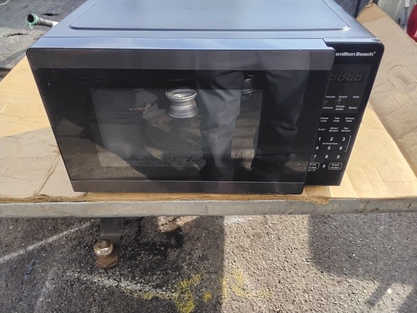 Nice Black Hamilton Beach Microwave Oven OEM Very Clean Like New.
