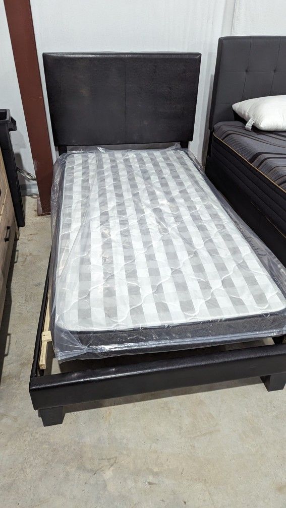 Black Twin Bed W Mattress