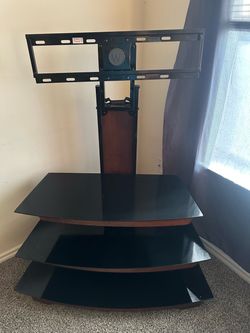 Entertainment center w tv mount