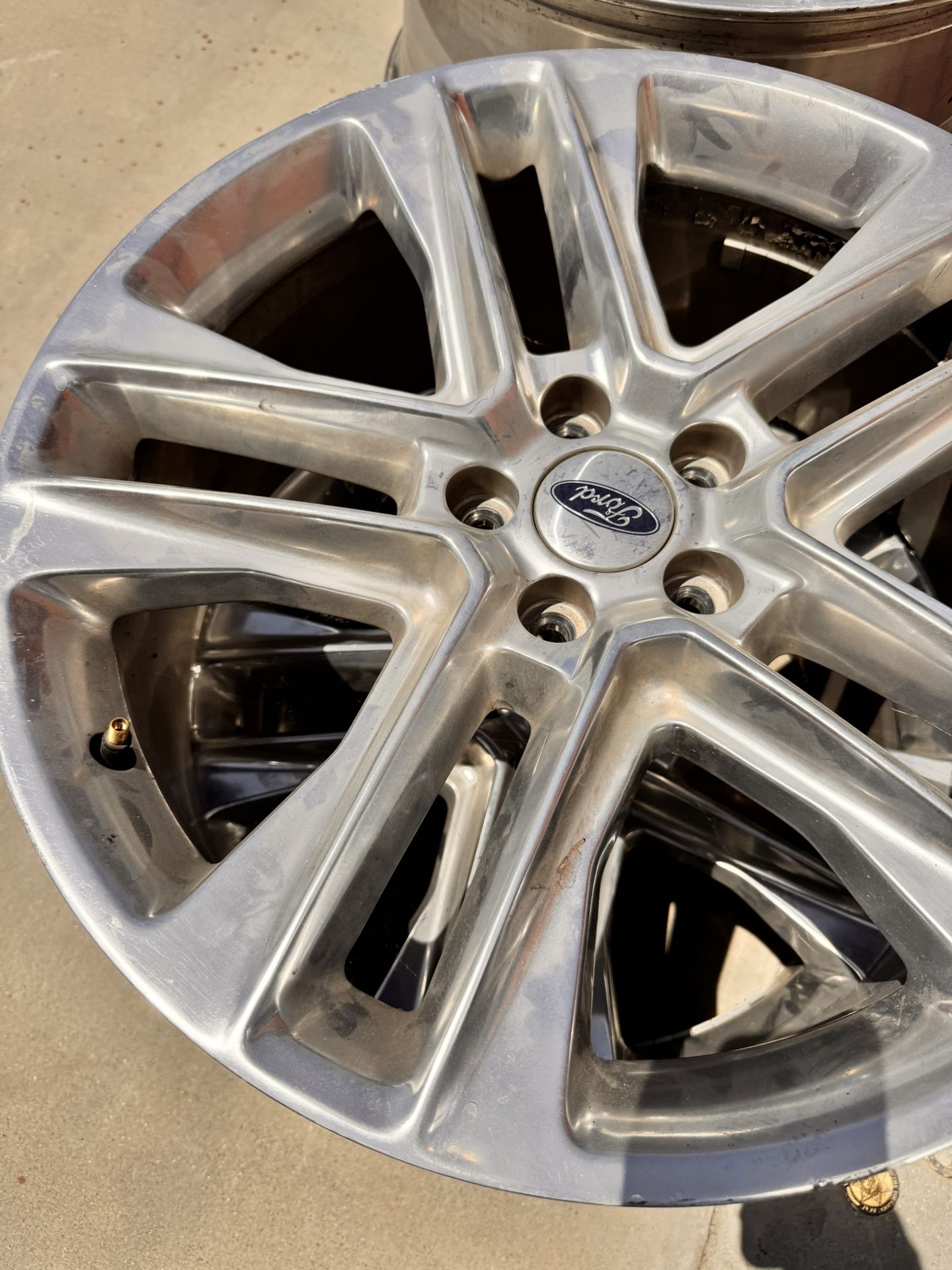 Ford Explore 20x8 Wheel