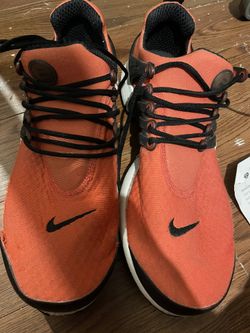 Men’s Size 10 Nike Shoes Small Tear On Right Side 