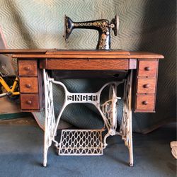 Antique Singer Sewing Machine And Cabinet