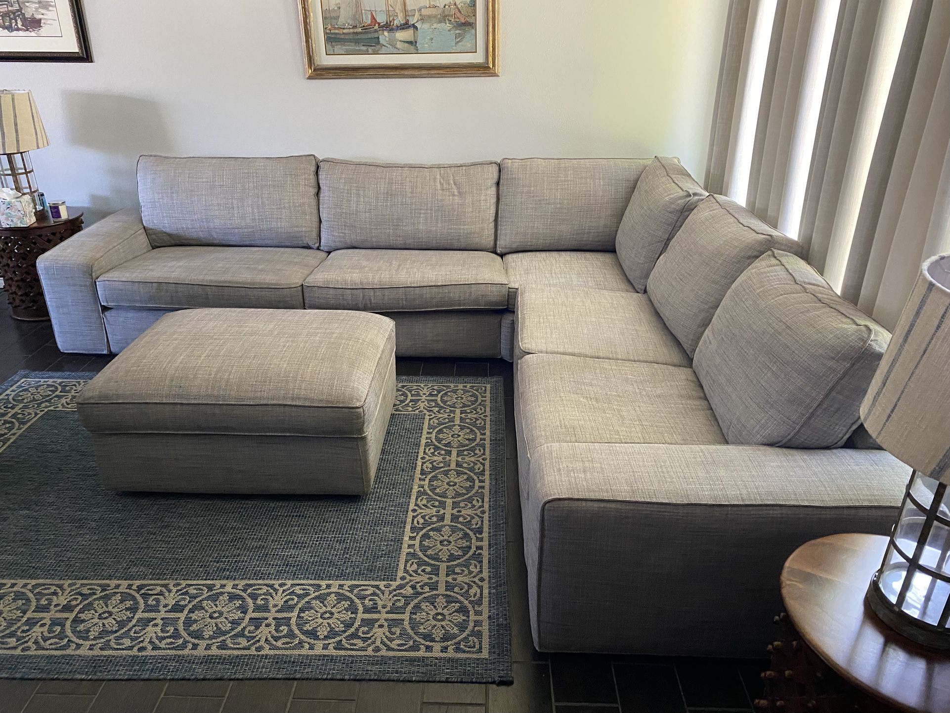 Sectional Couch W/Ottoman