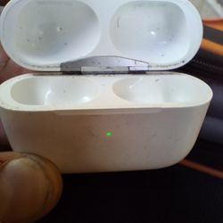 Apple AirPods Pro 3rd Gen Charger Case