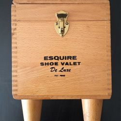 VINTAGE WOODEN SHOE SHINE VALET BOX - ESQUIRE DE LUXE [YUGOSLAVIA]