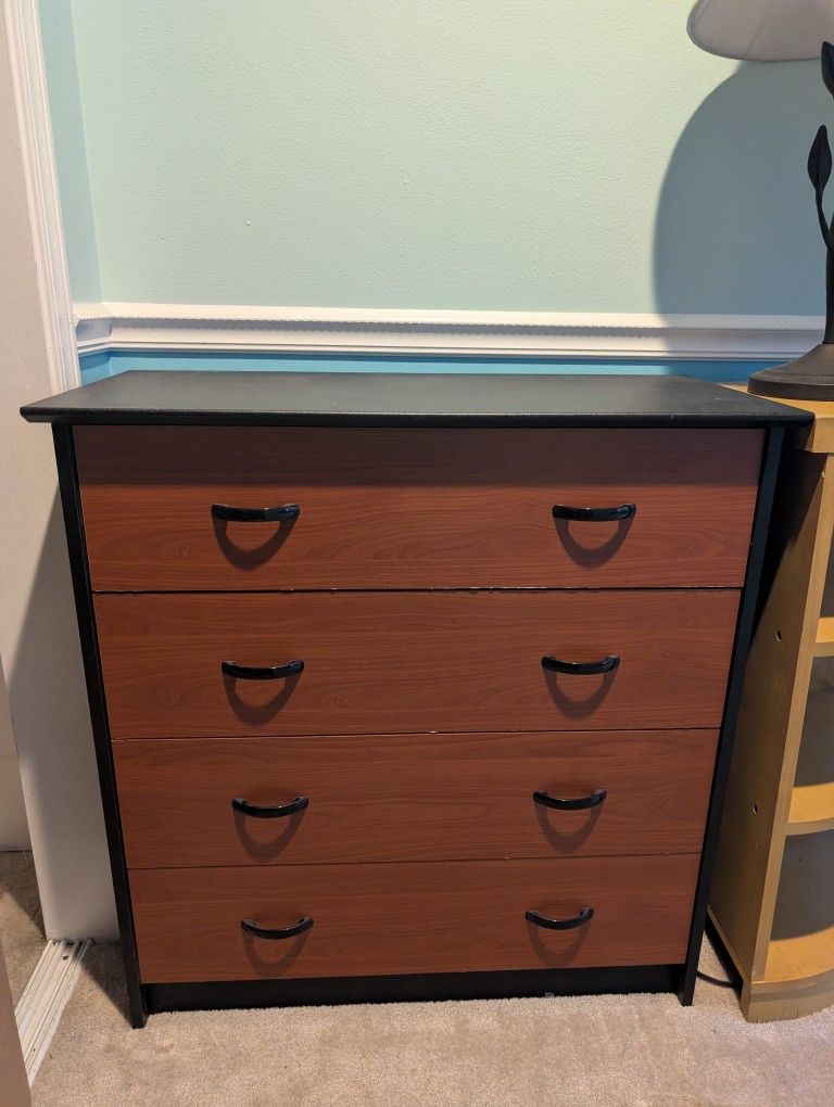 Dresser with 4 Drawers