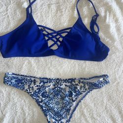 Girls Bikini Blue And White Size XL. Mint Condition. Like new