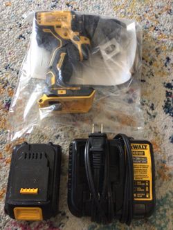 NEW DEWALT DCD798 20V Brushless Cordless 1/2" Hammer Drill w/used battery and charger