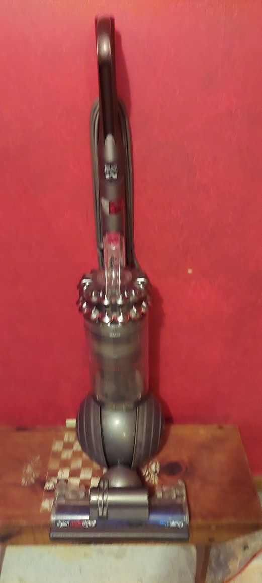 DYSON VACUUM CLEANER WITH HOSE