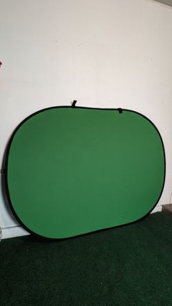 Green Screen - Collapsible and Reversible Blue/Green Mounts To Hang