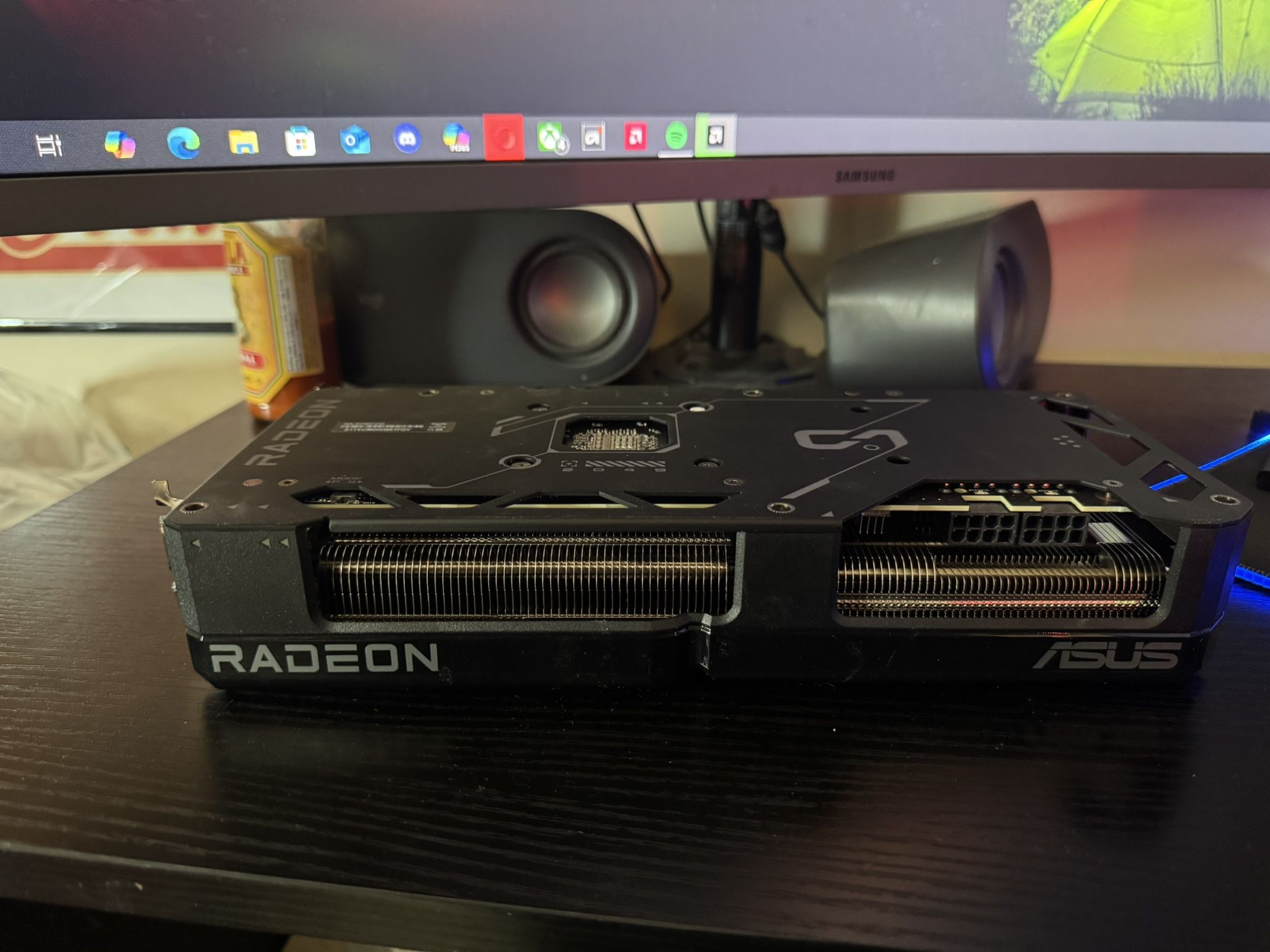 RADEON RX7700XT