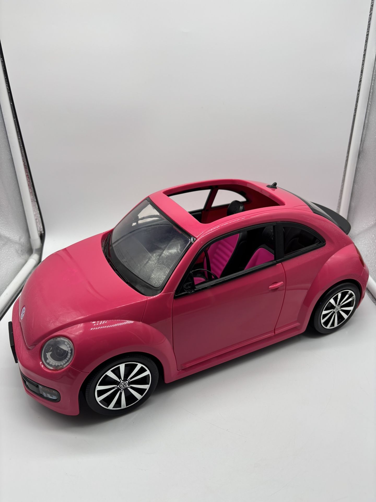 2013 Barbie VOLKSWAGEN VW The Beetle Pink Convertible Toy Car Mattel BJP37