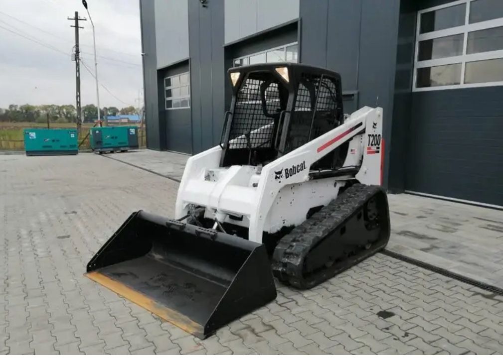 Bobcat T200 Skid Steer – Liquidation Auction Deal! 🔥