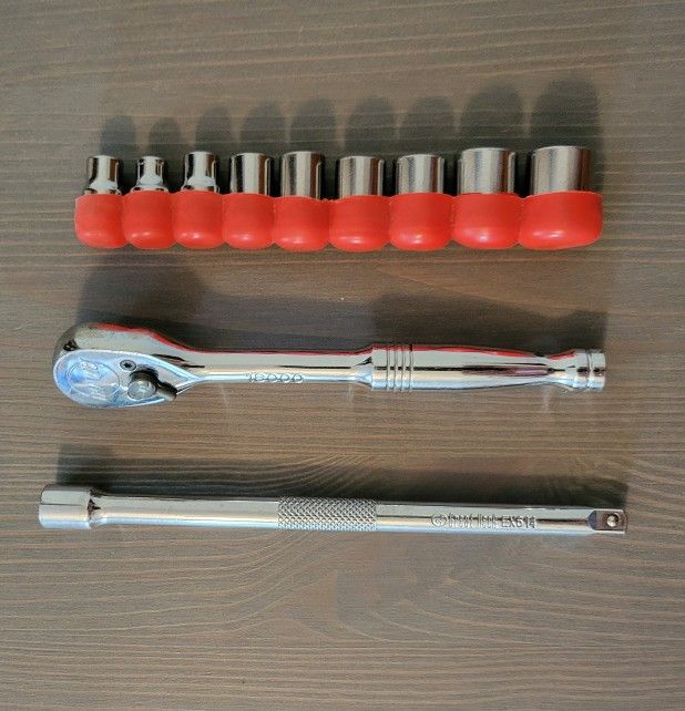 Great Neck ¼" Drive 12-Pc SAE Socket Set w/Ratchet, Extension, Sockets, Holder