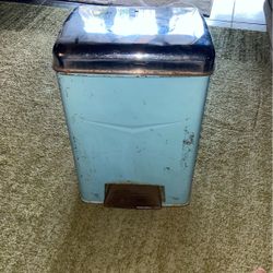 Vintage Metal Garbage Can Works Good. Some Rust On Inside 17”x13” 