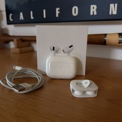 Apple Airpod Pros - Gen 1 - Lighting Connector