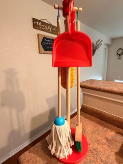 Melissa & Doug Wooden Pretend Cleaning Post