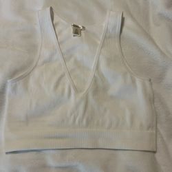 White Ribbed V-Neck Crop Top M/L