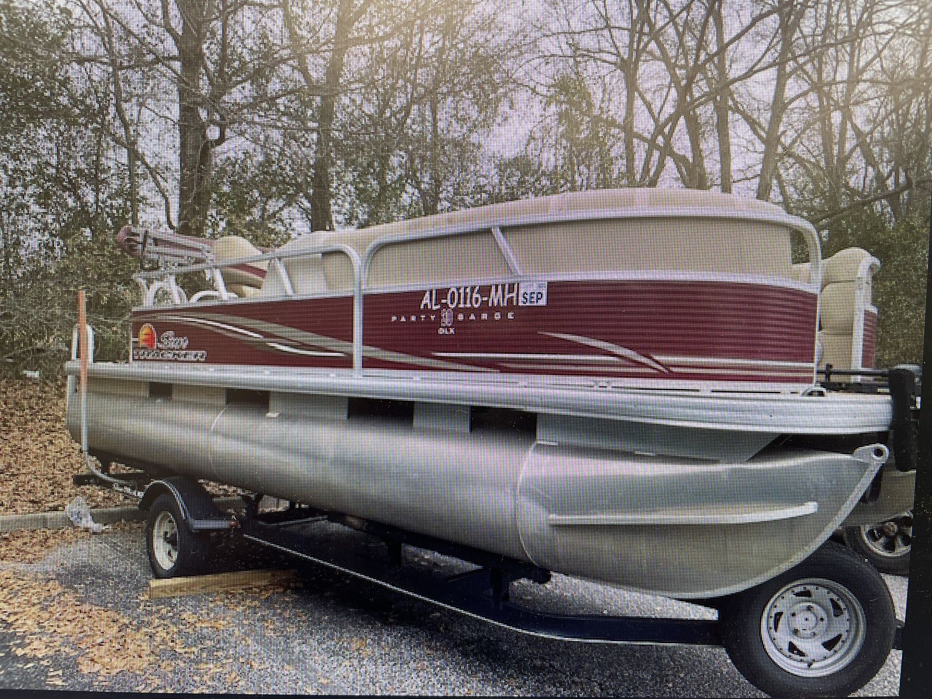 2013 Sun Tracker Pontoon Boat