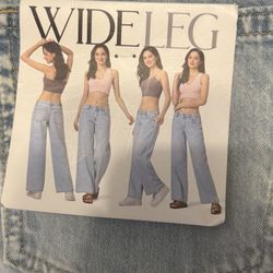 Women's Light Wash Wide Leg Jeans 7