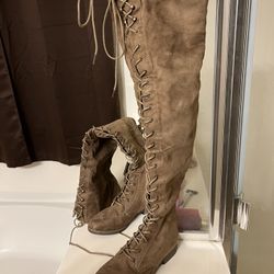 Thigh high boots size 8 $25 Firm PUO 