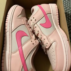 Nike Triple Pink Dunks 