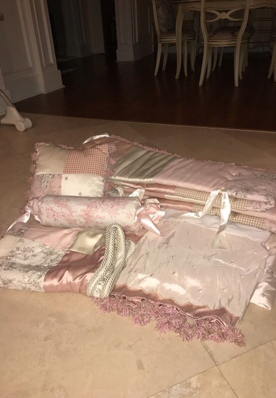 Glenna Jean baby girls crib bedding set in excellent condition