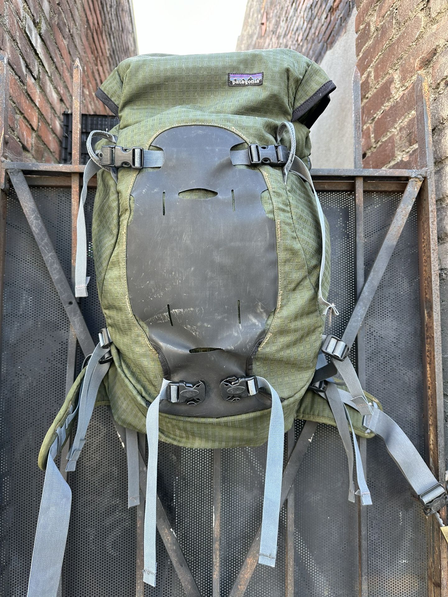 Patagonia Gritty Backpack Day Pack Hiking Duffle Bag  