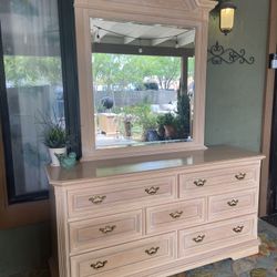 Gorgeous Bedroom Set 