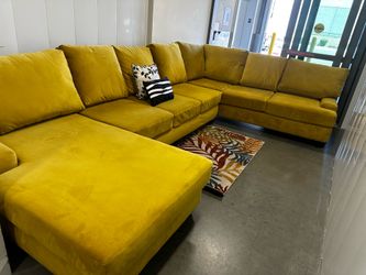 LARGE GOLD 3PC SECTIONAL COUCH W/ FREE DELIVERY