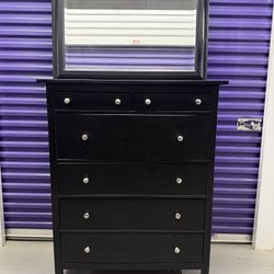 Ikea Hemnes 6 drawer dresser +free mirror 