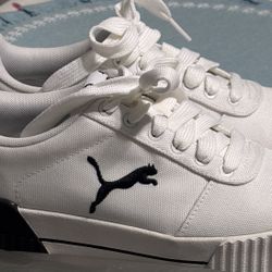 Women’s White Puma Shoes Size 7