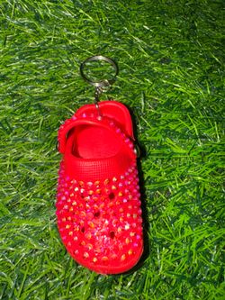 Llavero croc rojo